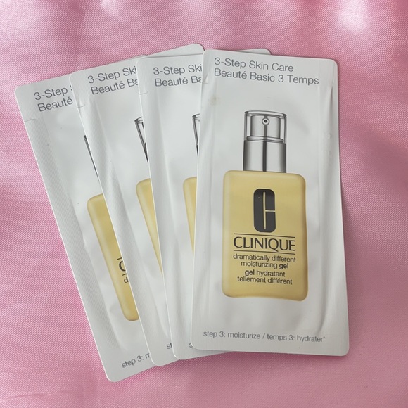 Clinique Skincare Bundle & Sampler - Picture 7 of 9